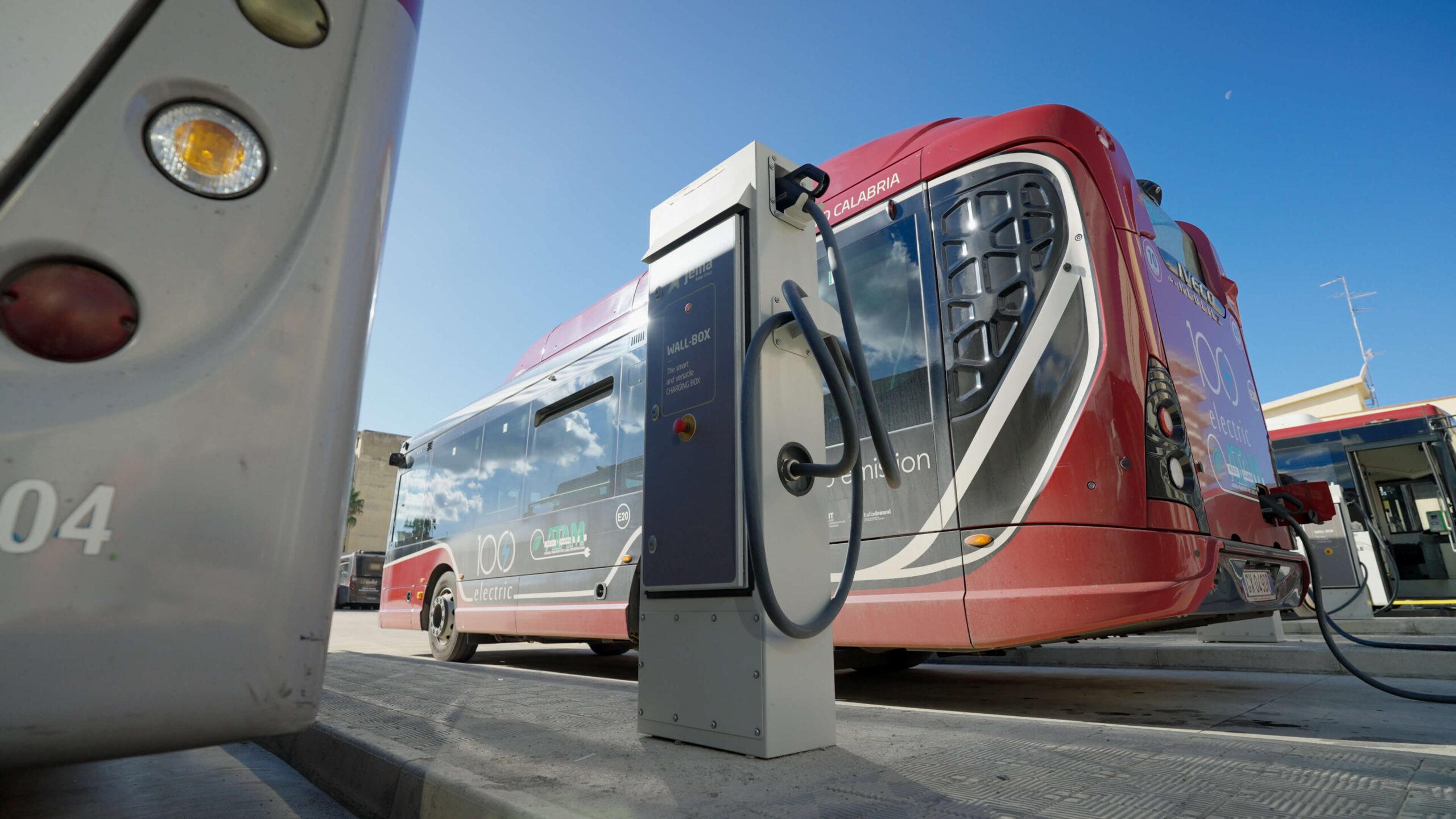 Stazione di ricarica EV installata da REDEL